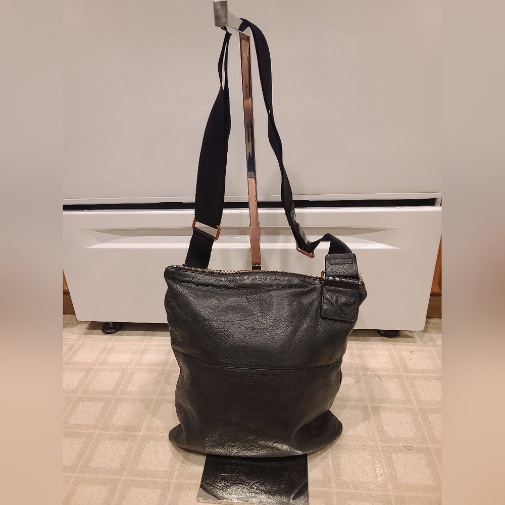 Margot Black Leather Triple Zip Compartment handbag Silver zip Pockets pebbled - Picture 6 of 8